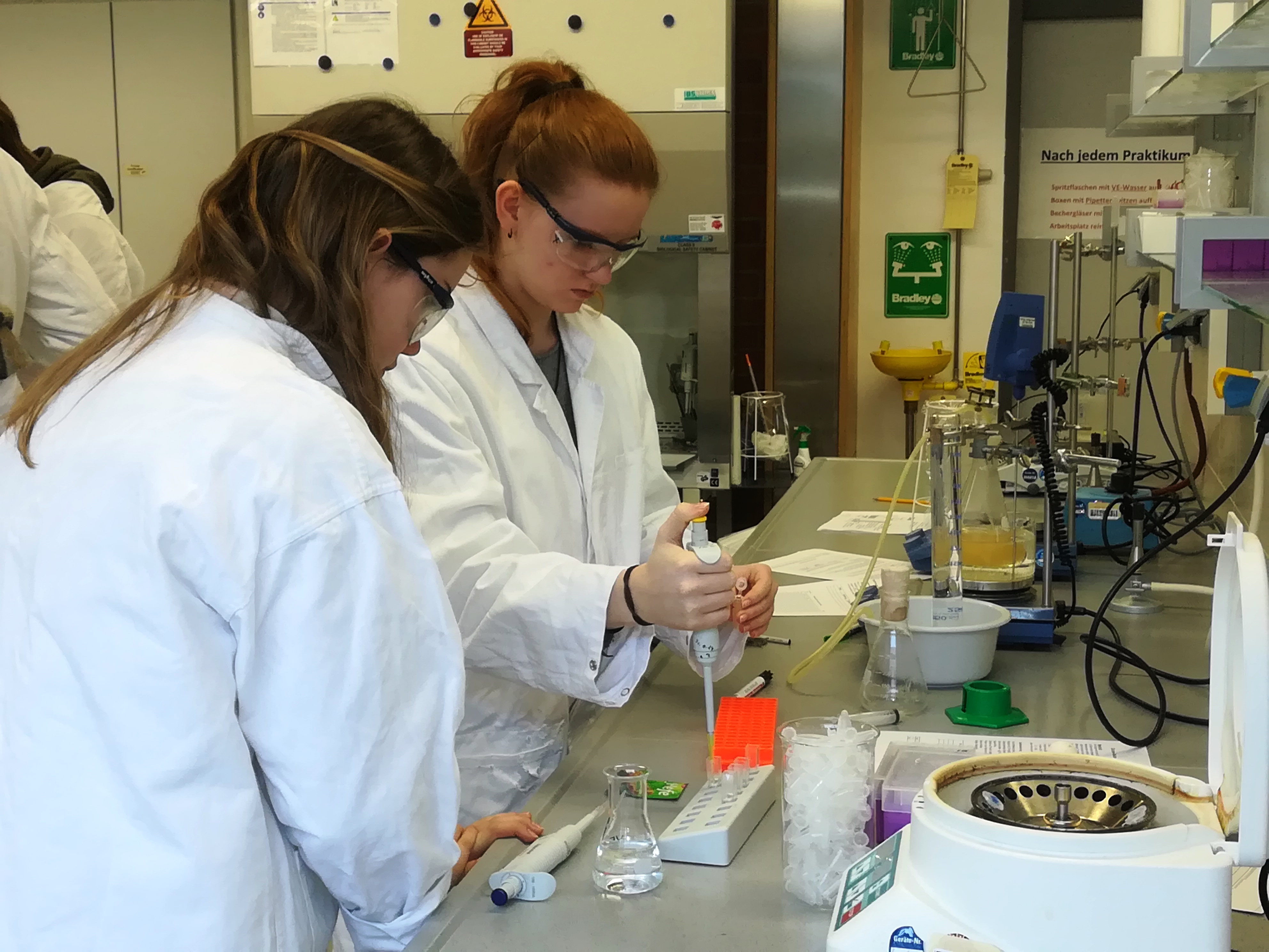 Sina Lassauer , Anna Schicktanz.jpg