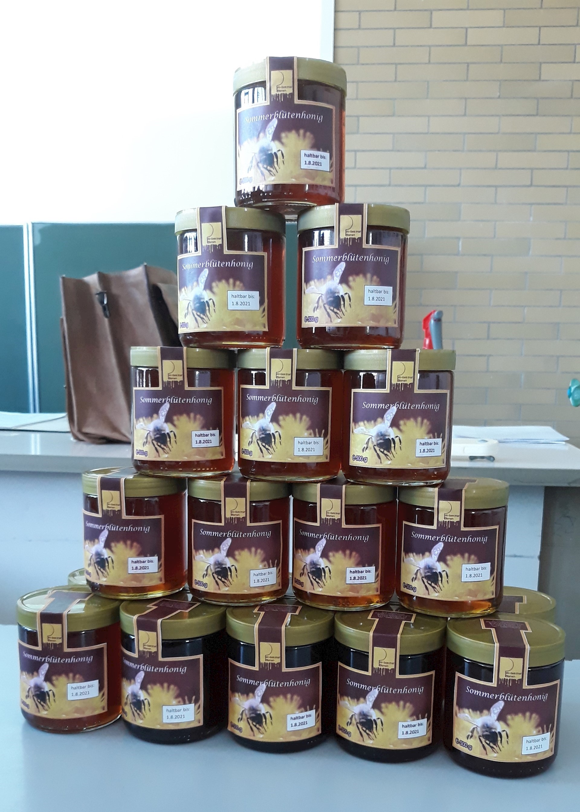 26 Die Fertigen Honiggläser (1)