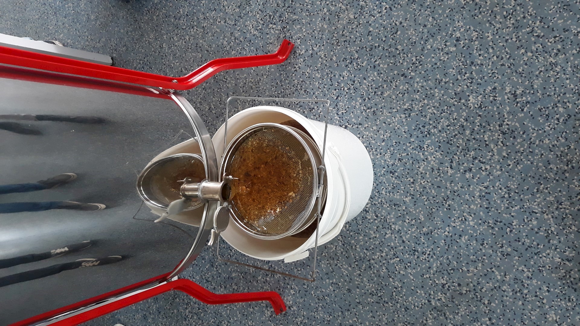 25 Das Flüssige Gold Fließt