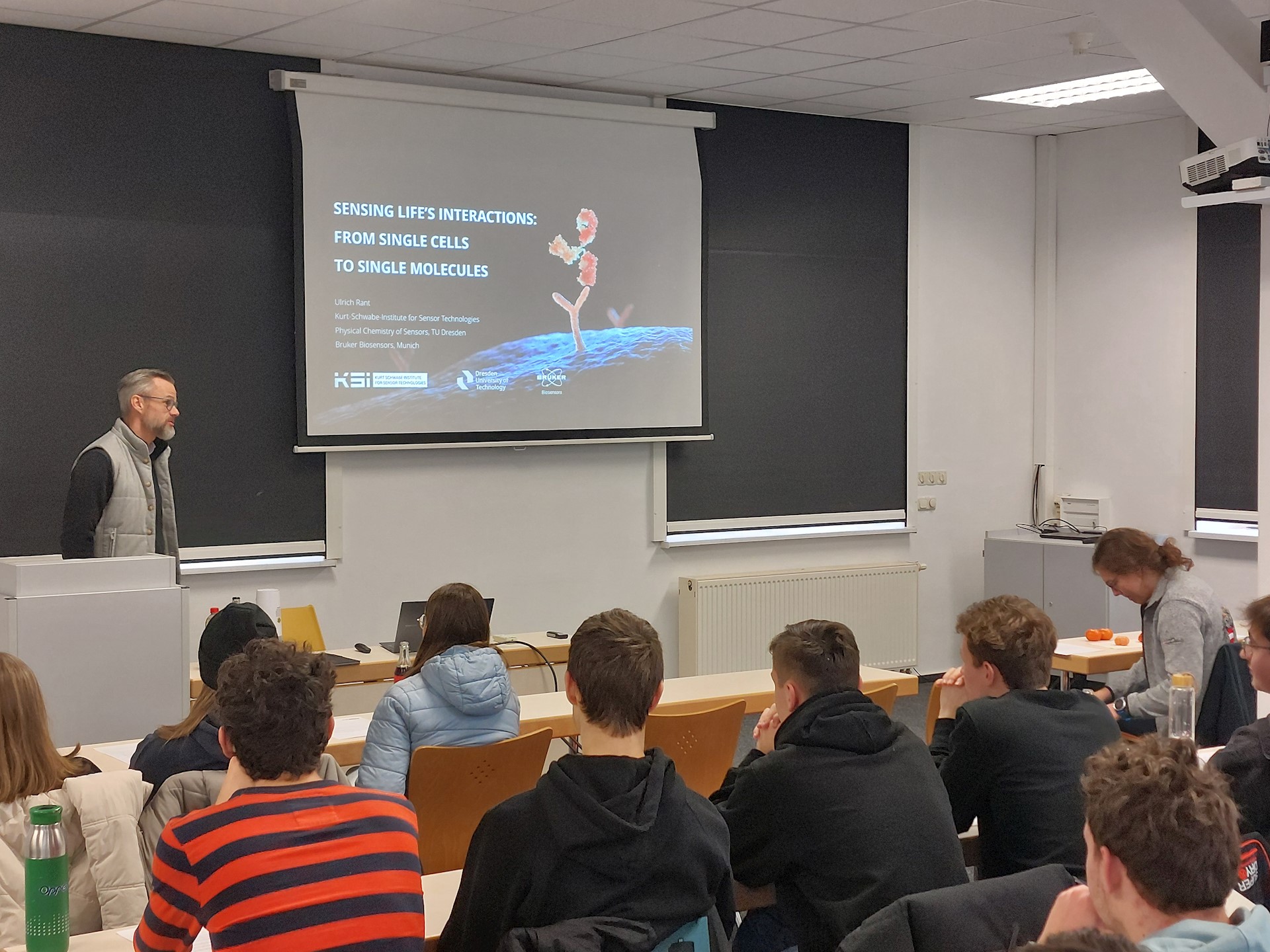 Physik-Oberstufenexkursion an das Kurt-Schwabe Institut für Biosensorik